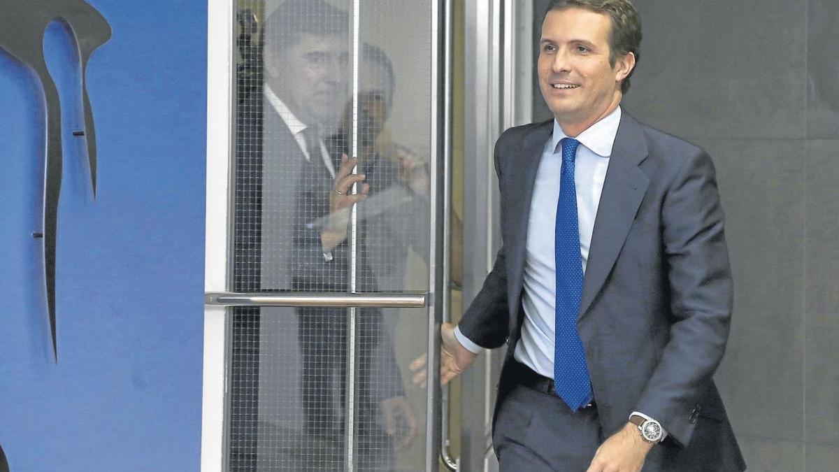 Casado relaja el tono tras un año en campaña permanente