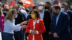 En primer término y de izquierda a derecha, las vicepresidentas Yolanda Díaz y Carmen Calvo y el ministro José Luis Ábalos; en segunda fila, los candidatos a las elecciones de Madrid Pablo Iglesias (Podemos), Ángel Gabilondo (PSOE) y el ministro de Cultura y Deporte, José Manuel Rodríguez Uribes.