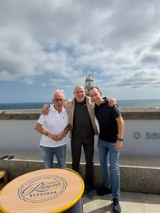 El seleccionador nacional de fútbol, Luis de la Fuente, de turismo por Fisterra, Carnota y Dumbría