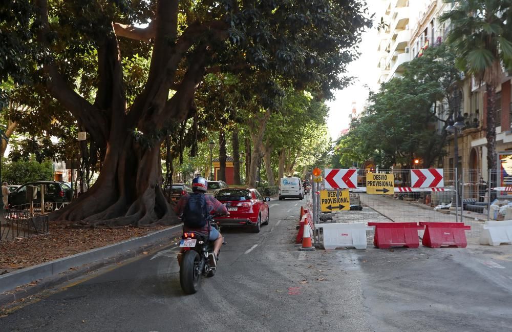 La Gran Vía Marqués del Turia, levantada por obras.