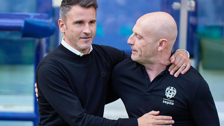 Los elegidos del banquillo: Iván Ania y Calero resisten en una Segunda de fuego cruzado