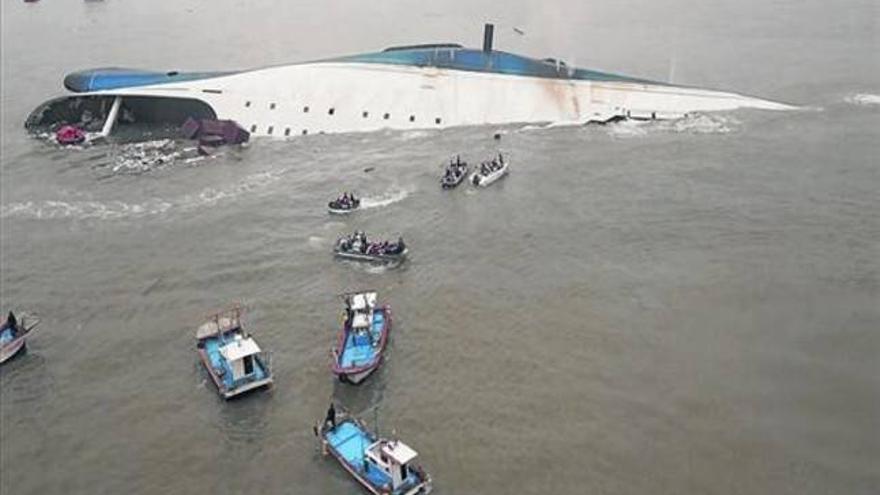 Hallan muerto al dueño del ferry surcoreano que se hundió con 300 personas