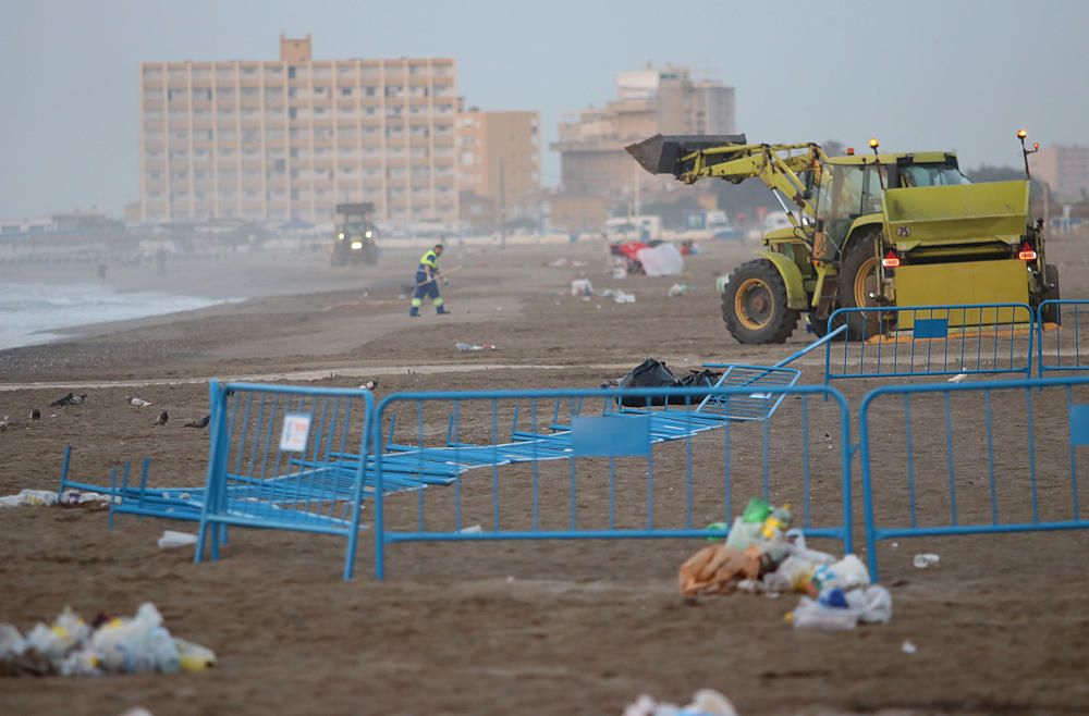 Así amanecen las playas malagueñas después de la noche de San Juan