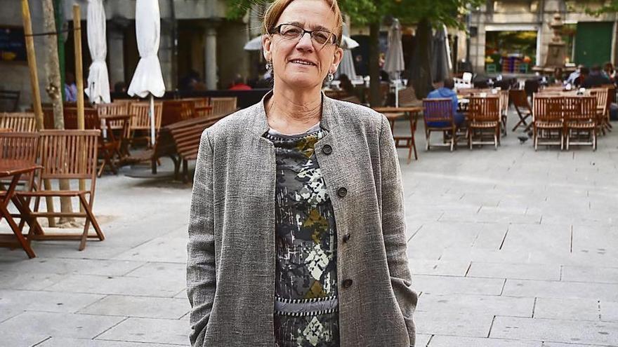 María Luis Lores, ayer en la plaza de A Verdura. // Rafa Vázquez