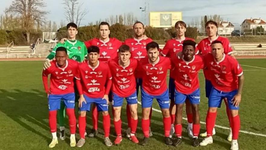 Formación del CD Benavente, este sábado en Salamanca.  | CEDIDA