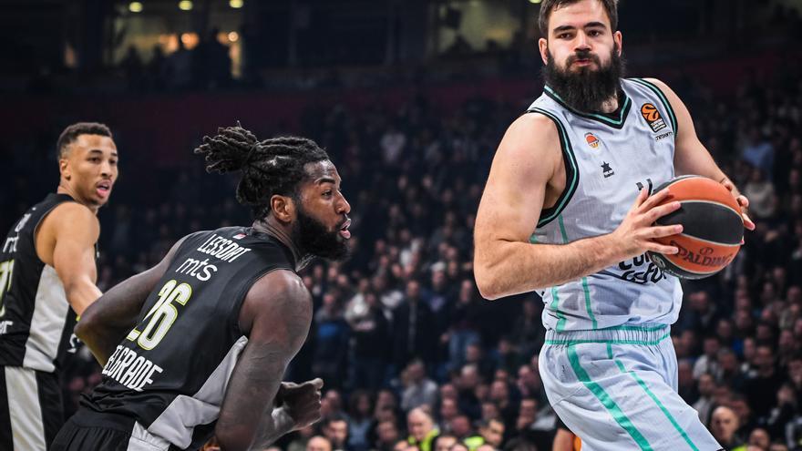 La reacción del Valencia Basket se examina en el peor escenario posible