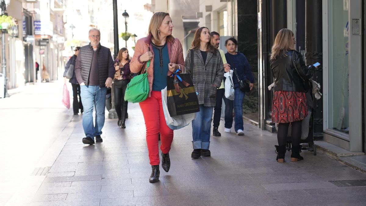 Imagen de archivo de una de las calles comerciales del centro de Castelló.