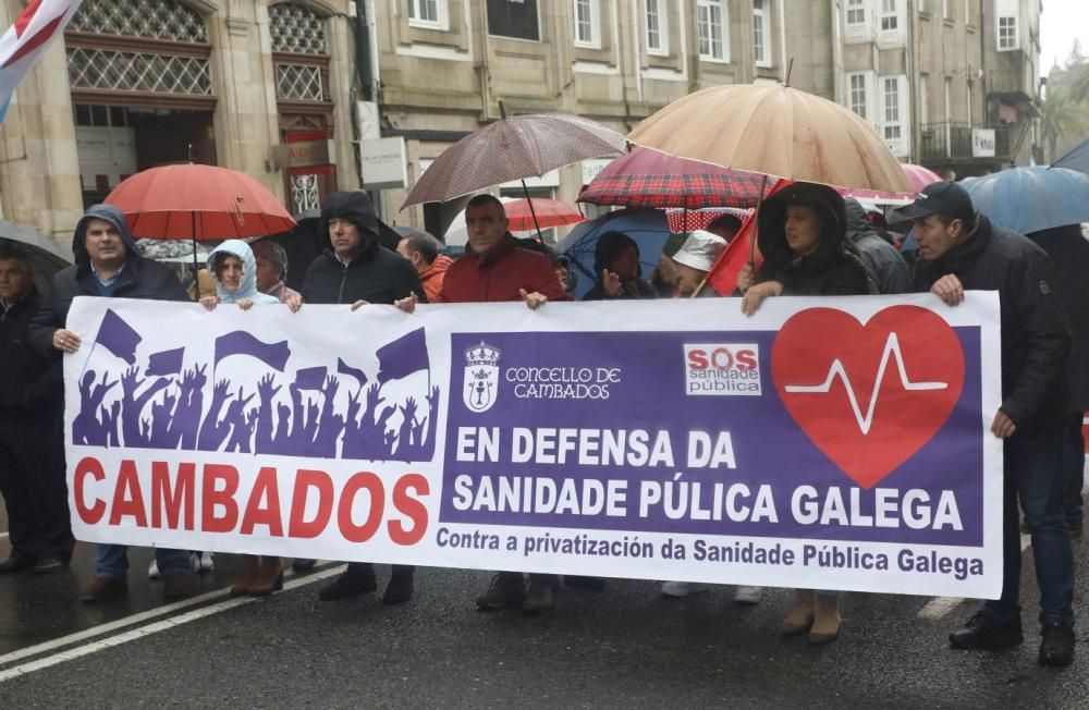 Miles de gallegos protestan contra el "desmantelamiento" de la sanidad pública. // X. Álvarez