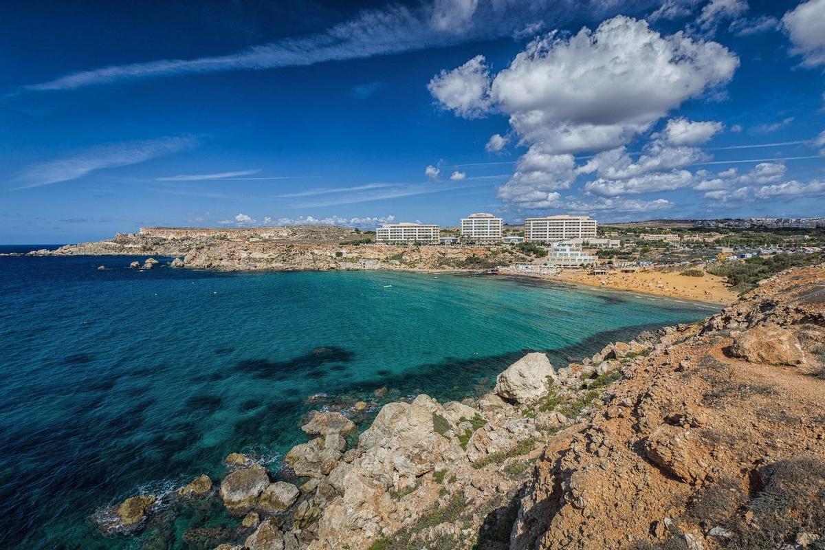 Golden Bay, Manikata, Mellieħa