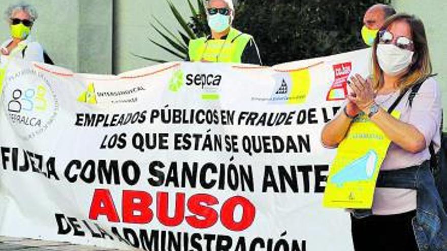 Imagen de la protesta de ayer de los interinos en la capital grancanaria.