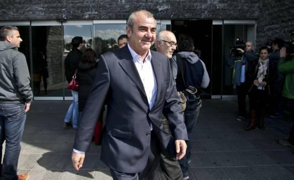 Rodes, ayer ante la Ciudad de la Justicia.