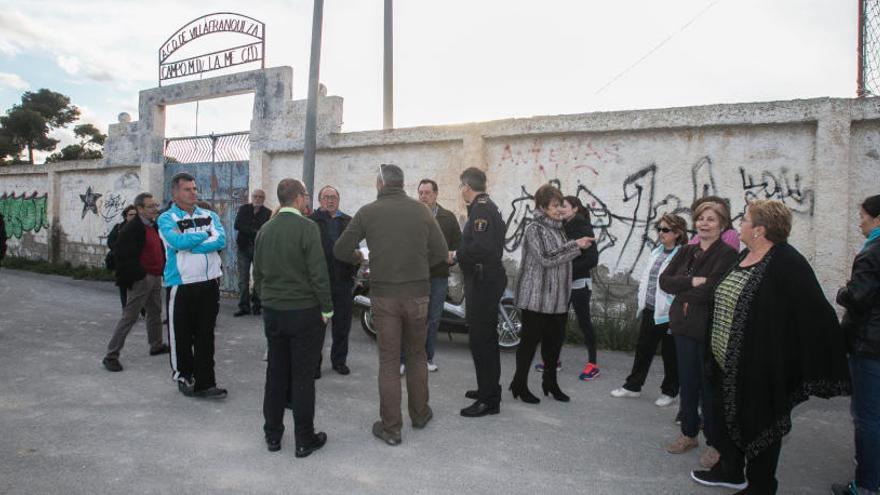 Un instante de la reunión de esta tarde en el antiguo campo de La Merced