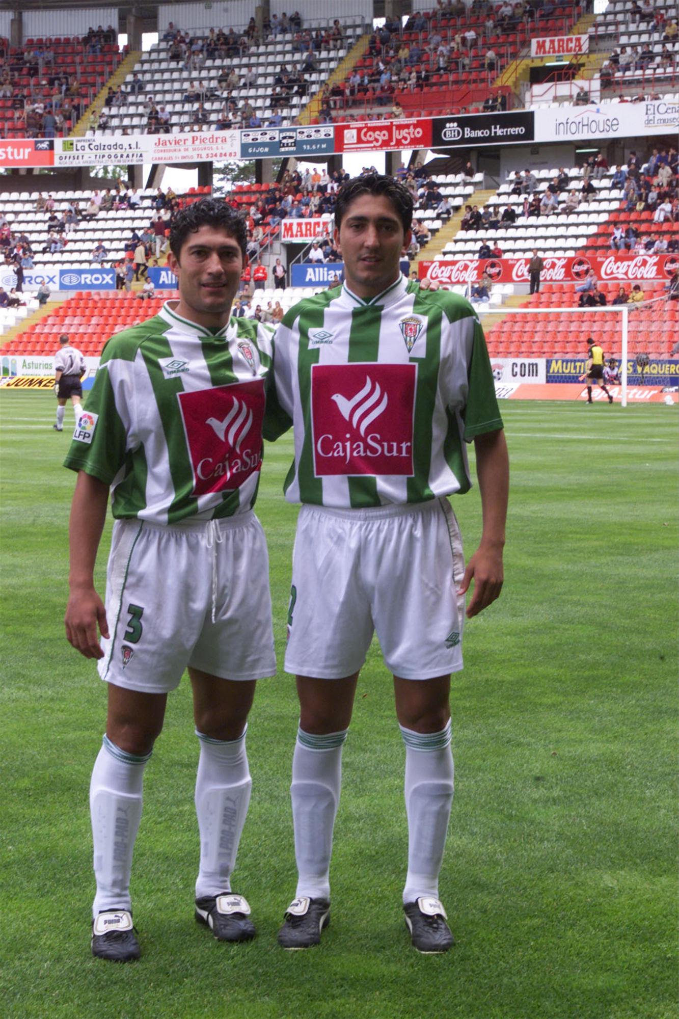 Juanito y Jesús González Maestre, con la elástica blanquiverde en El Molinón, el último día en el que jugaron juntos con el Córdoba CF.