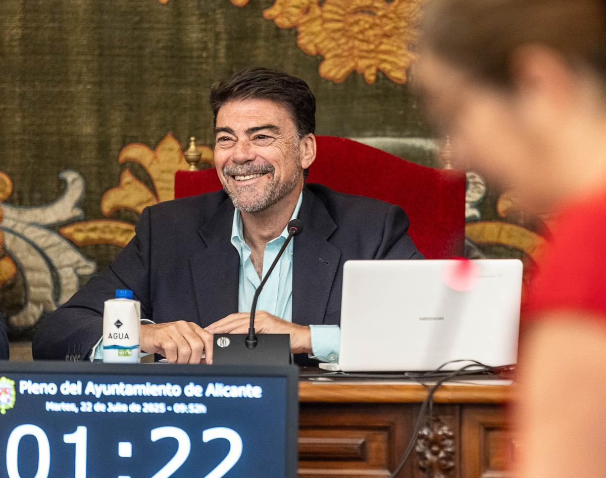 Las imágenes del Pleno Extraordinario del Ayuntamiento de Alicante