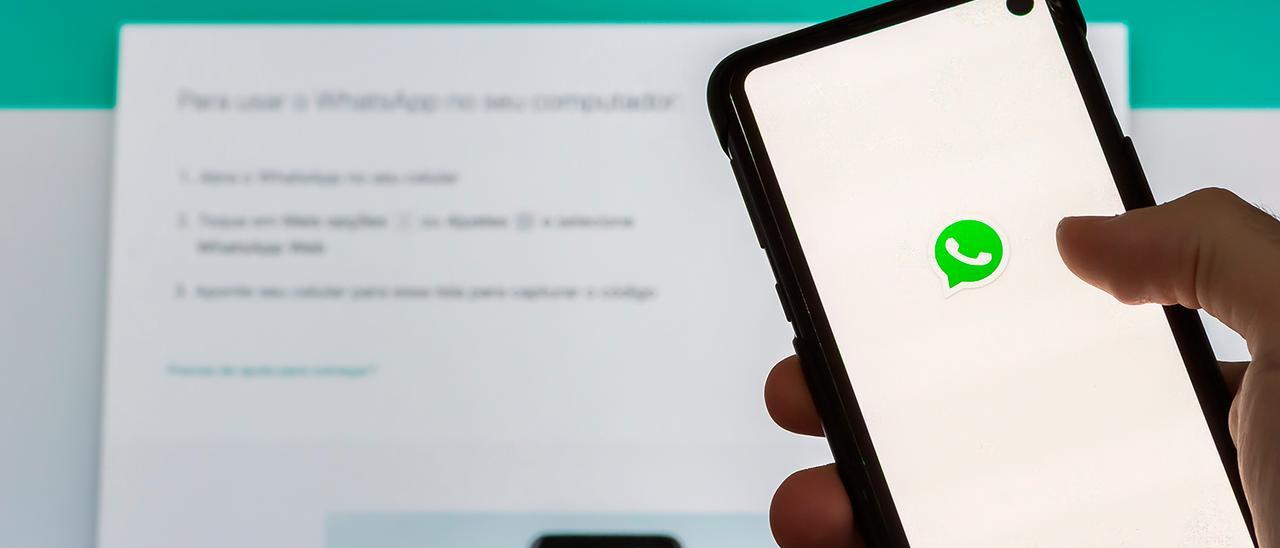 Leer conversaciones ajenas de otro WhatsApp: el riesgo de abrir la aplicación en el ordenador del trabajo