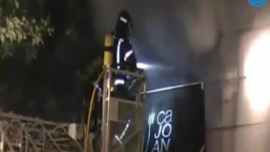 Aparatoso incendio en un restaurante en el centro de Madrid