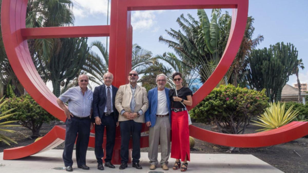 Momento de la inauguración, con las presencias de Felipe del Rosario, Roberto Santiago, Vicente Marrero, Leopoldo Emperador y Yaiza Enriquez. | | LP/DLP