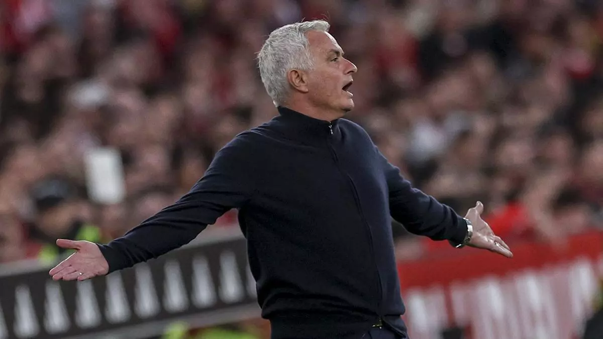 Mourinho: ''No podía caminar por la ciudad sin que se arrodillaran a mis pies, ahora me insultan''
