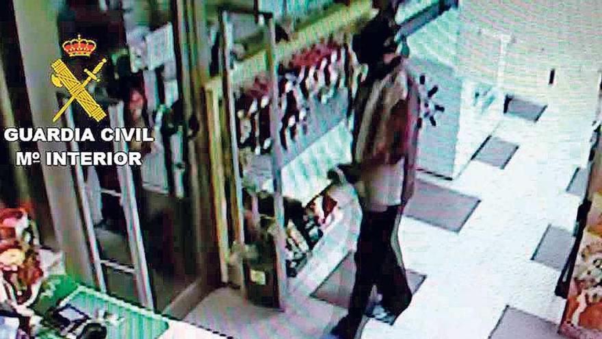 Arrestan al atracador de  un supermercado y de una gasolinera en Eivissa