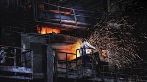 La gran indústria reduirà activitat si continua pujant el preu de l’energia