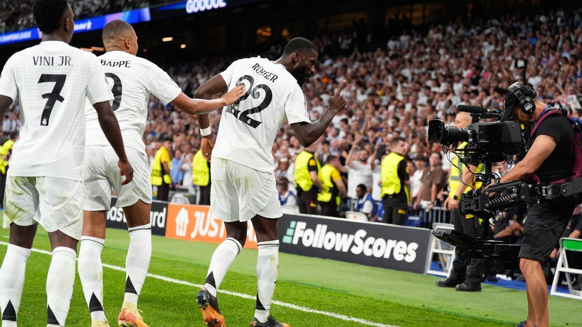 Los jugadores del Real Madrid celebran el gol de Antonio Rüdiger ante el Stuttgart.