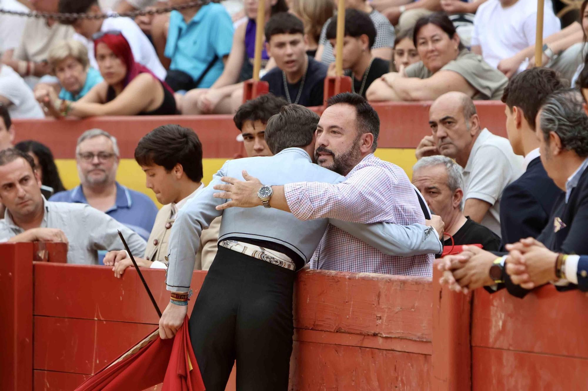 Mario Vilau, Alejandro González y Pedro Rufo por la puerta grande en la segunda clase práctica de la Feria de Hogueras 2024