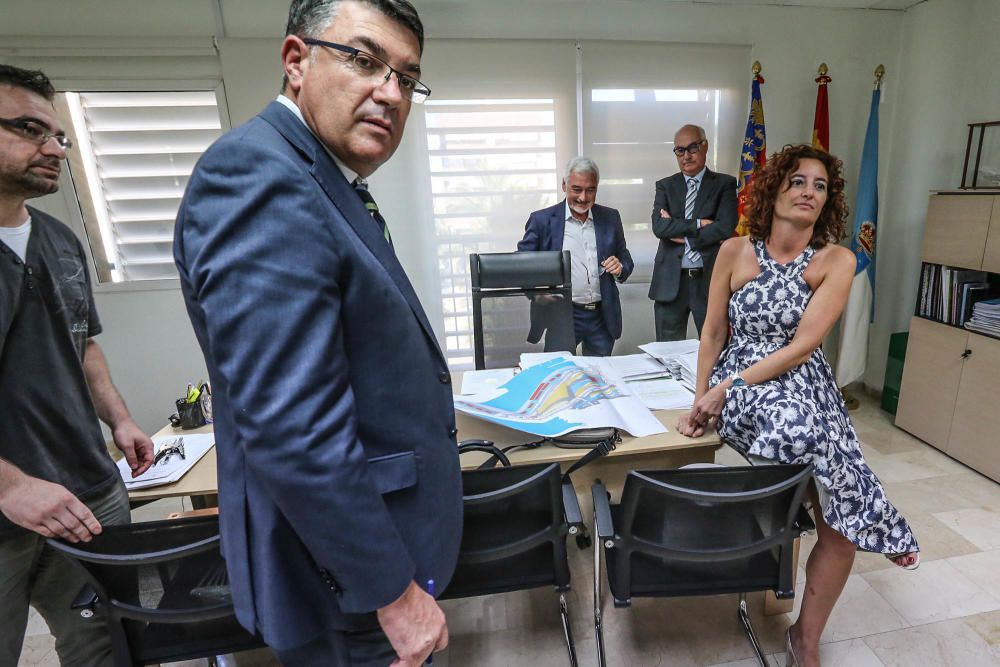 Visita del presidente de las Cortes Valencianas, Enric Morera, al Ayuntamiento de Torrevieja