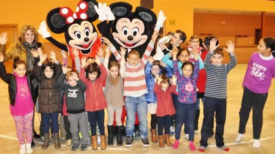Vall d'Alba recibe a personajes de Disney