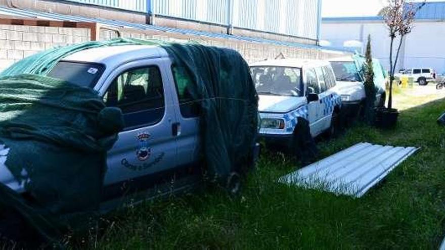 Los vehículos permanecen en la nave municipal de Castiñeiras.