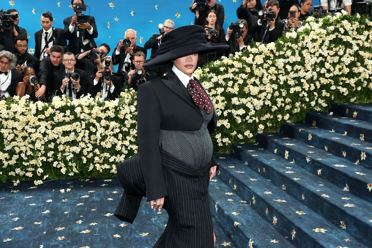 Rihanna anuncia tercer embarazo en la Gala MET