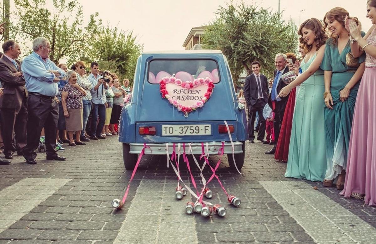 Fotos divertidas de tu boda: despedidas y llegadas triunfales