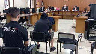 Cuatro años y medio de cárcel por violar a una mujer haciéndose pasar por policía en Palma