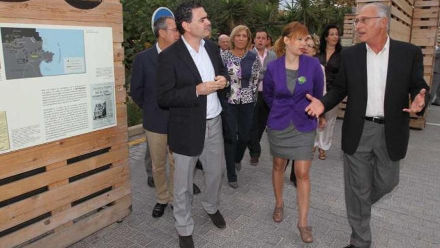 La ministra Leyre Pajín inauguró ayer la exposición organizada por Acción Cultural.