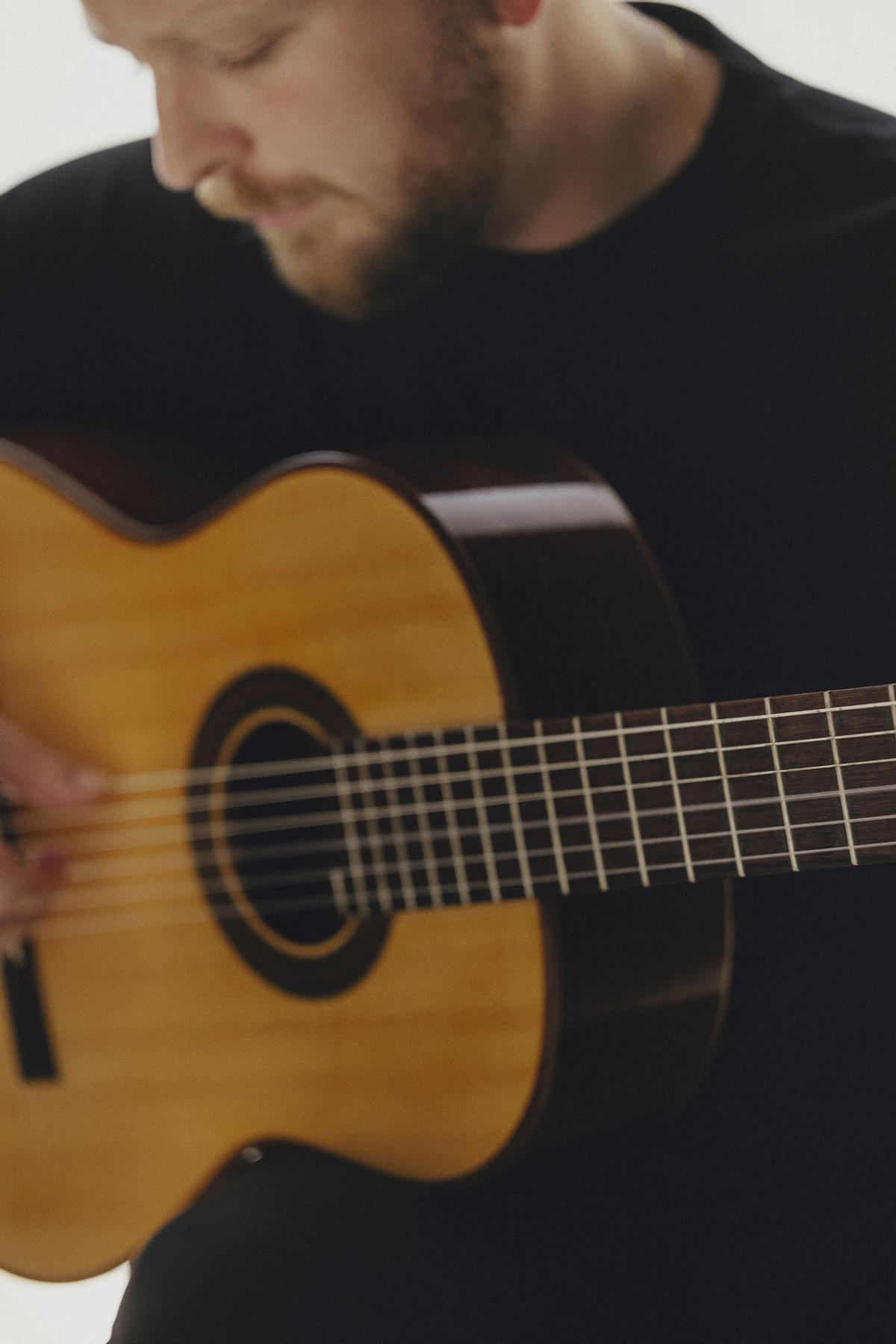 Alejandro Hurtado se presenta en esta Bienal con el 'Devenir de la guitarra'