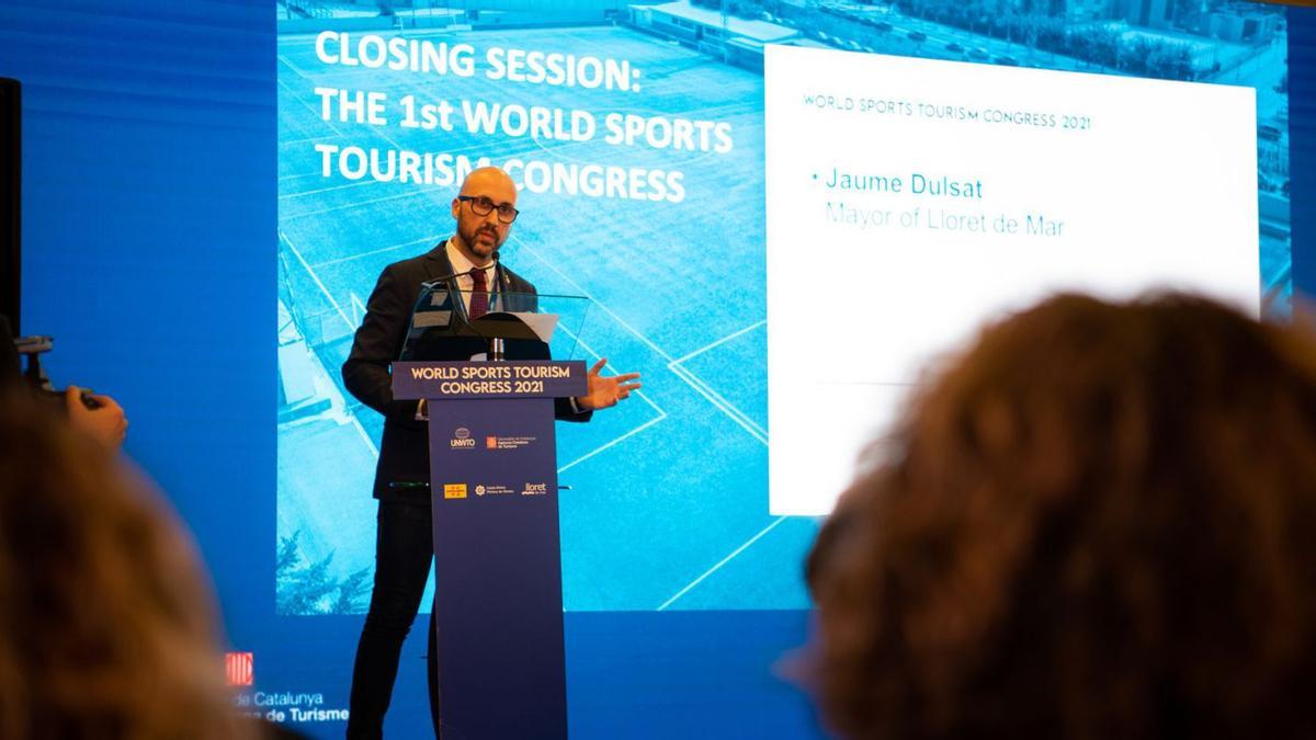 L’alcalde de Lloret de Mar, Jaume Dulsat, ahir durant l’acte de clausura del Congrés Mundial de Turisme Esportiu. | CONGRÉS DE TURISME ESPORTIU