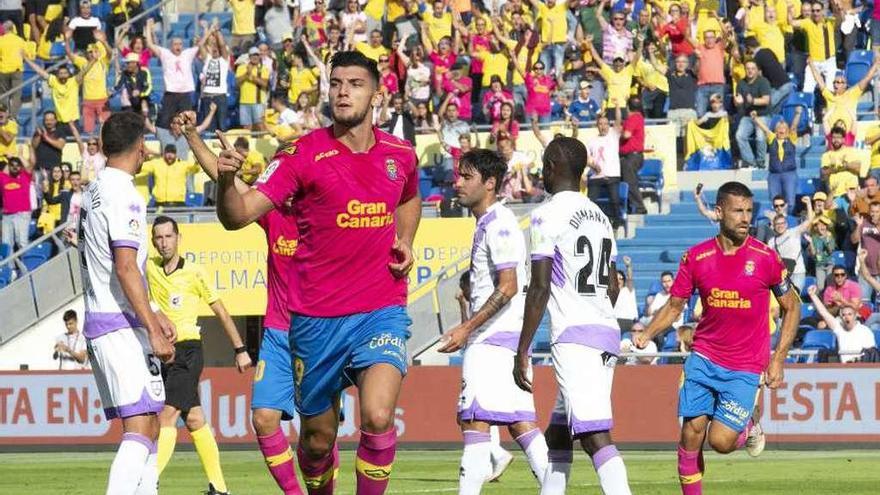 Rafa Mir celebra un gol del Las Palmas en el Gran Canaria ante el Numancia.