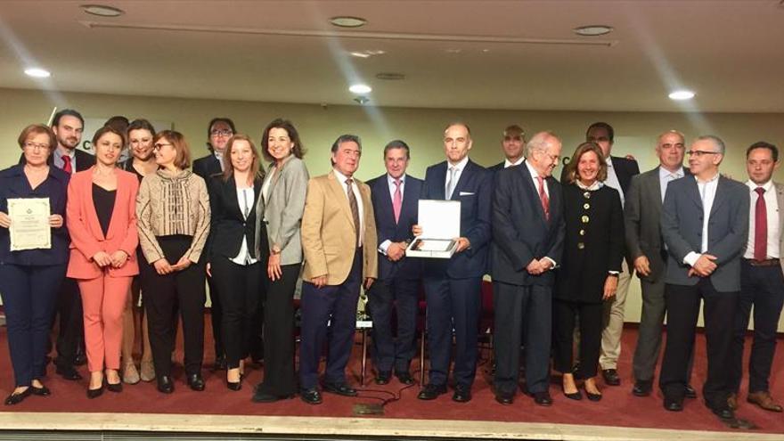 El servicio agrario de Cajasur, premiado por el Colegio de Agrónomos