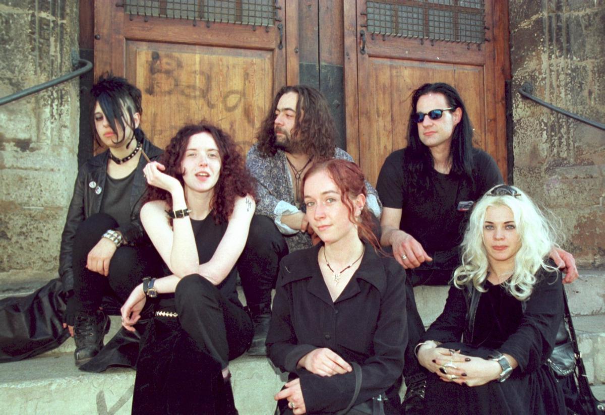 Mallorquiner mit deutschen Musikern im Rahmen des Mallorca Gothic Festivals 1999.