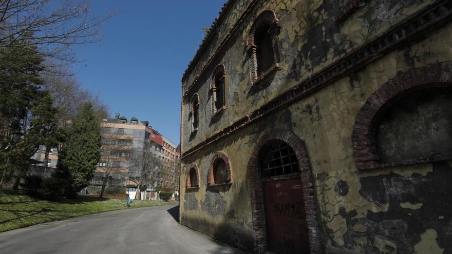 Los vecinos del Cristo proponen reformar la plaza de toros para que sea el pabellón del Oviedo Baloncesto