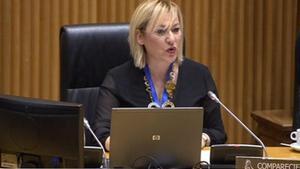 Inés Elena Madrigal, niña robada, en el Congreso.