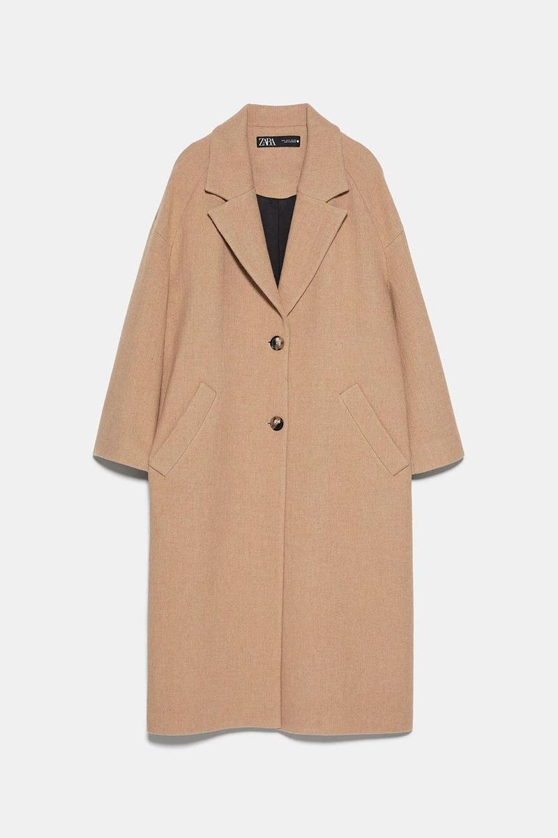 Abrigo camel de Zara. (Precio: 99,95 euros)