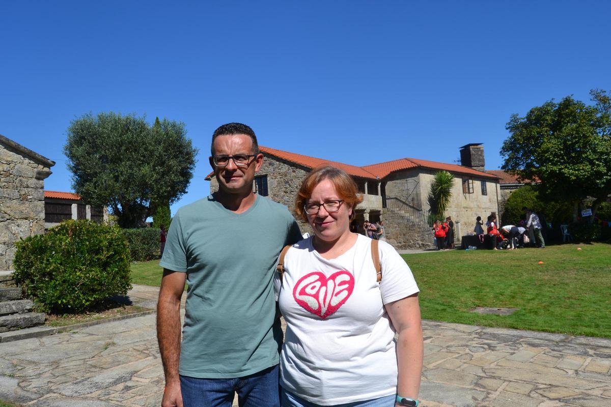 Vanesa María Baños Constenla y Jose Cutrín Castro, familia acogedora de A Estrada.