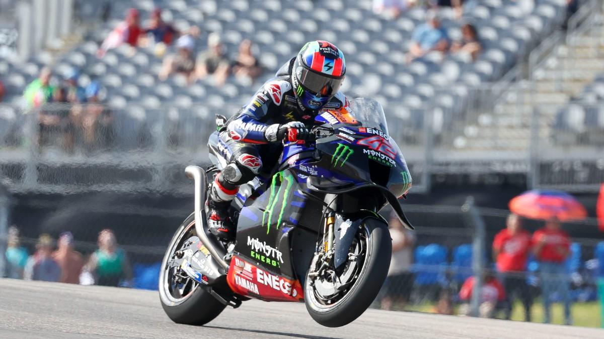 Rins, durante una carrera