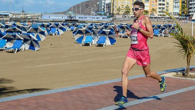El atleta catalán Rubén Palomeque, a su por Las Canteras.