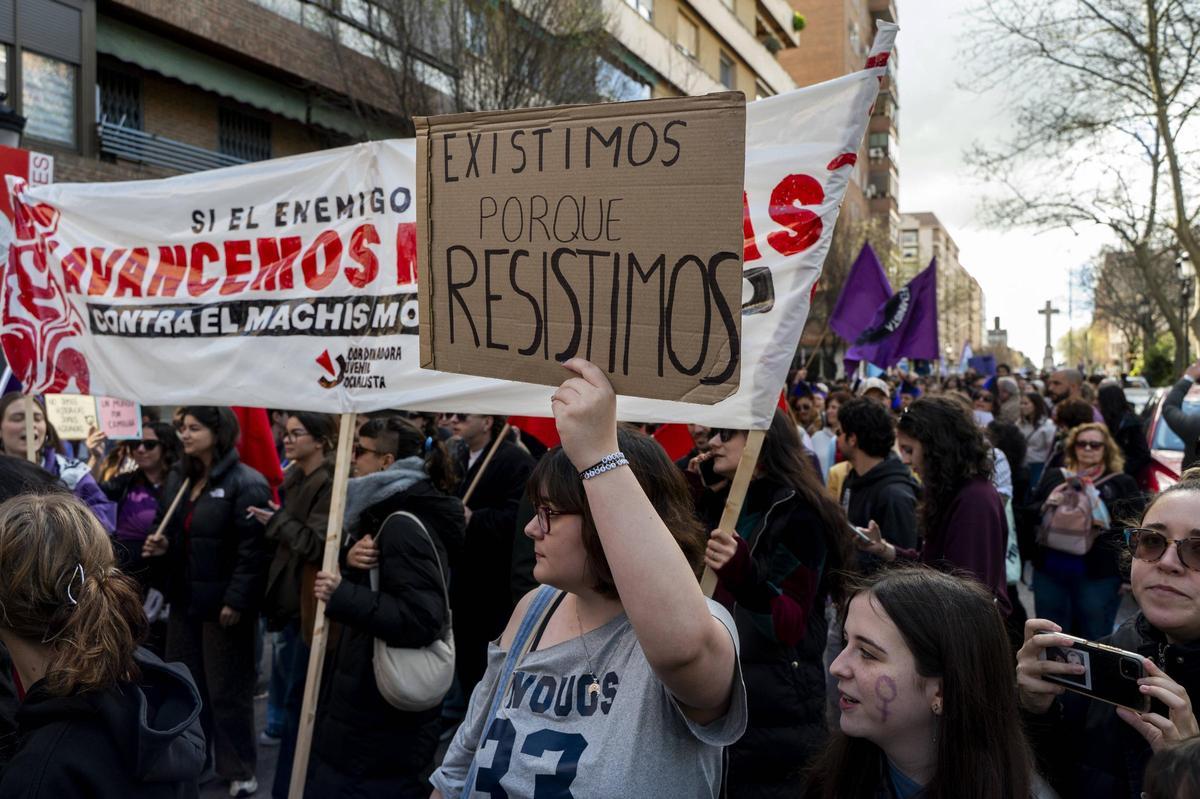 Fotogalería | El 8-M 2026 inunda las calles de Cáceres Fotogalería | El 8-M 2026 inunda las calles de Cáceres
