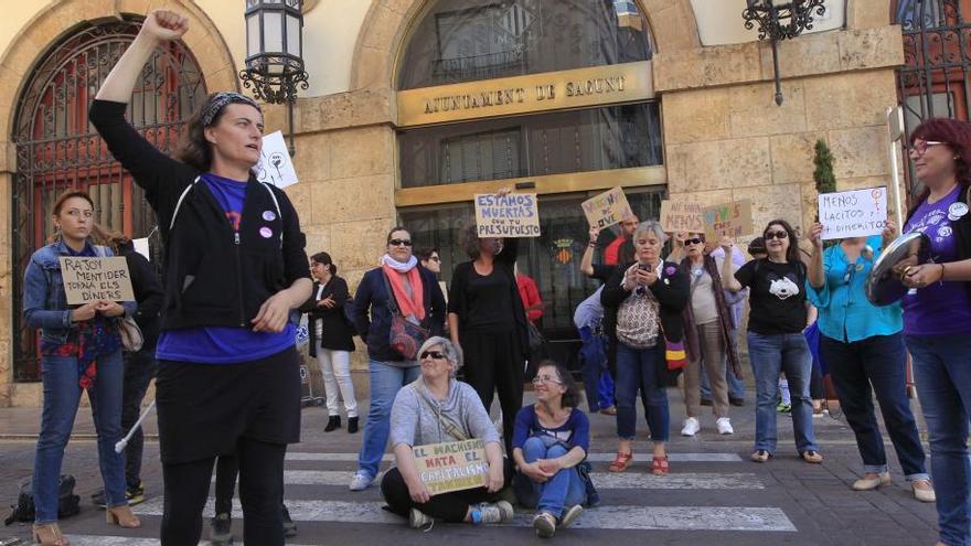 Concentración feminista en Sagunt