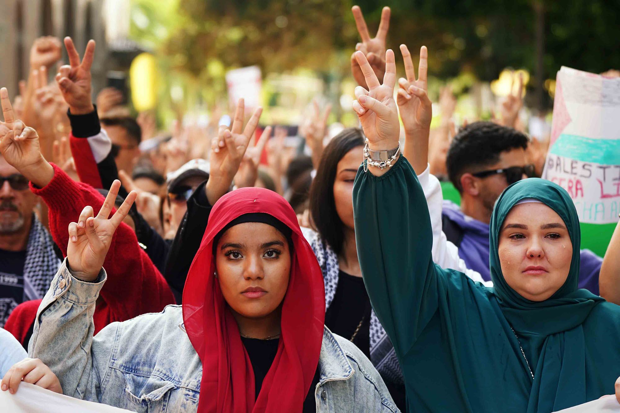 Cientos de estudiantes se manifiestan por las calles de Málaga en solidaridad con el pueblo palestino.