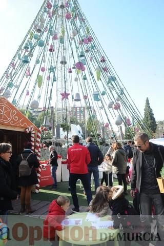 Actividades infantiles en el árbol de Navidad