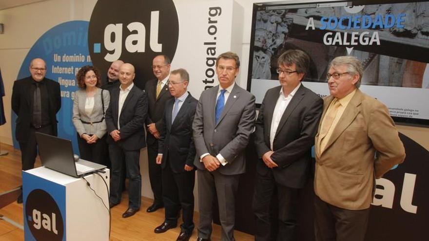 Galicia &quot;iza a súa bandeira&quot; na Rede