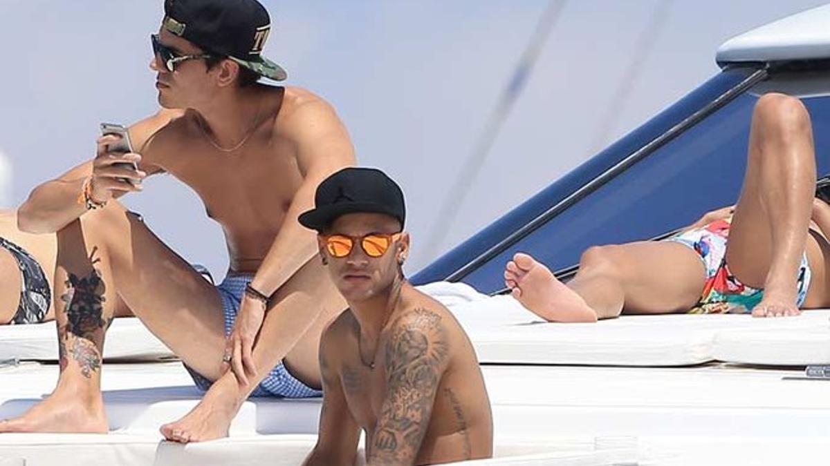 Neymar, vacaciones en alta mar en Ibiza